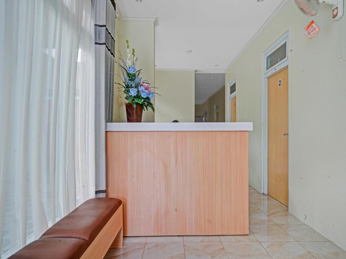 Hotel Oyo 90804 Oma Uti Syariah