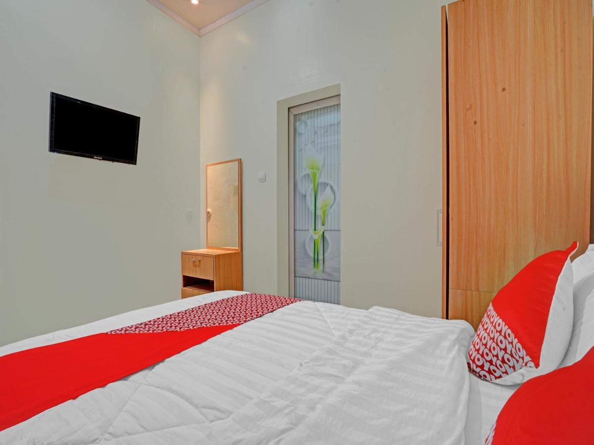Hotel Oyo 90804 Oma Uti Syariah 2*